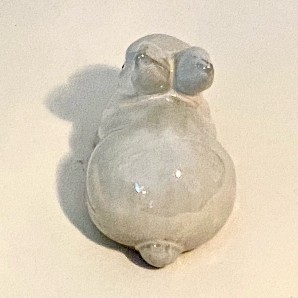 Vintage ceramic little fat Bunny Figurine - Picture 6 of 6